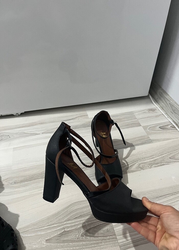 Topuklu ayakkabı - Görsel 3