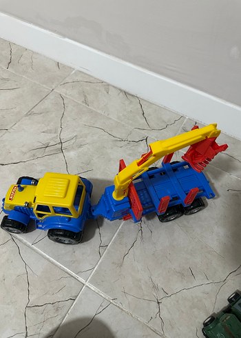 Renkli Mavi Oyuncak Vinçli Kamyon