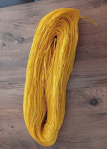 Sarı renk kağıt ip