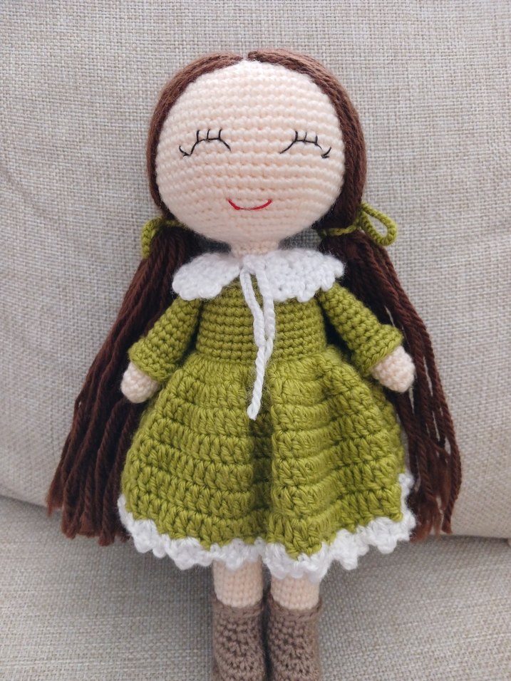Örgü yeşil elbiseli oyuncak bebek - Görsel 4