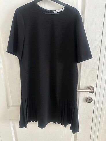 Zara mini plileli elbise