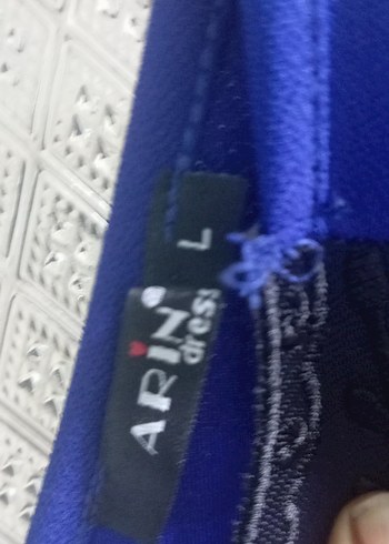 Kolsuz Lacivert Uzun V Yaka Elbise - Görsel 5