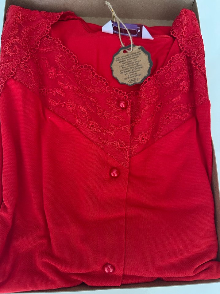 Kırmızı dantel pijama takımı - Görsel 2