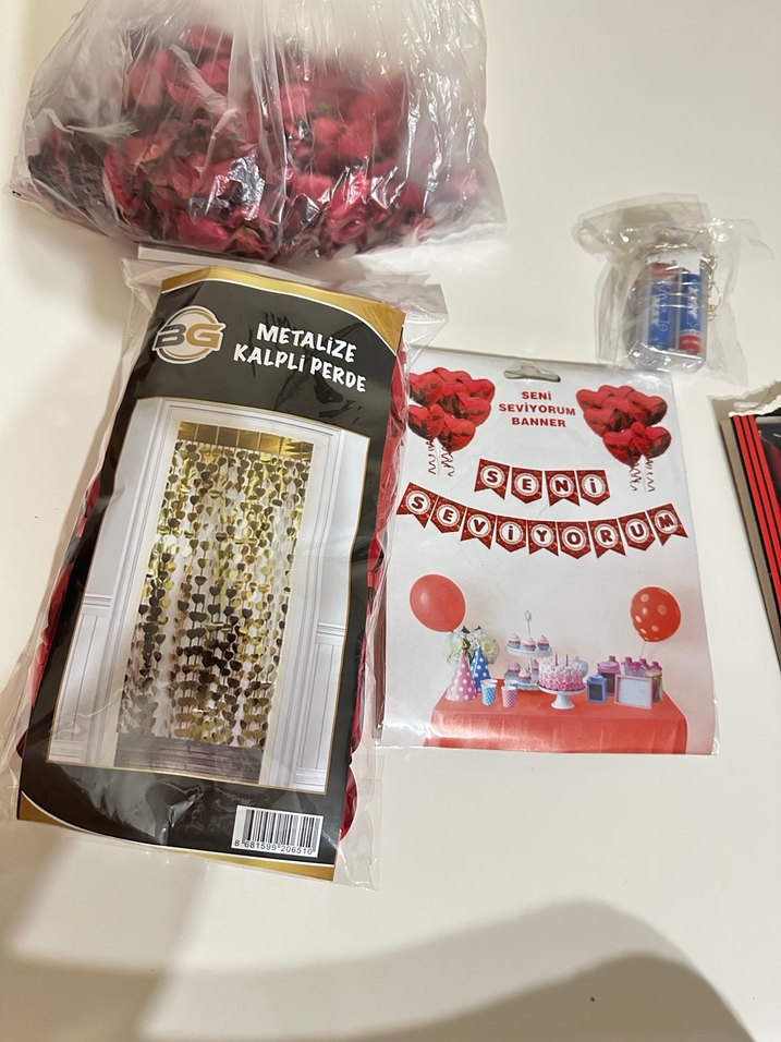 Metalize Kalpli Perde Kırmızı Parti Süsleri - Görsel 5
