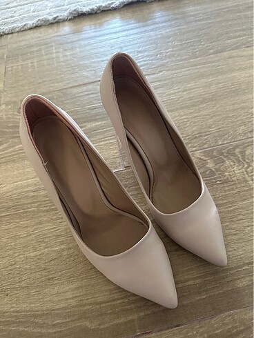 Nude stiletto