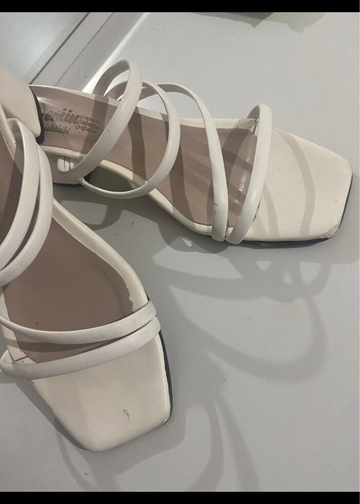 Beyaz topuklu terlik - Görsel 2