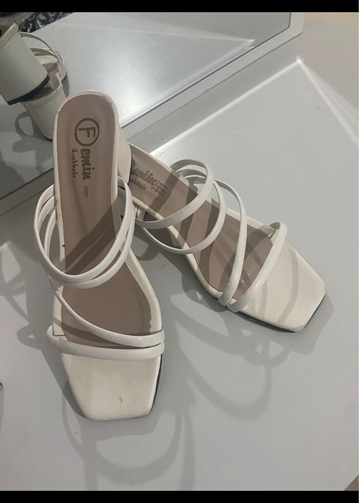 Beyaz topuklu terlik - Görsel 4
