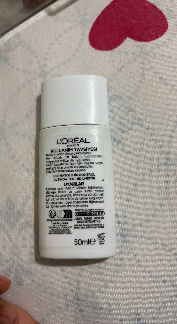 L'Oréal SPF 50 Yüz İçin Günlük Işıltılı Güneş Koruyucu - Görsel 3
