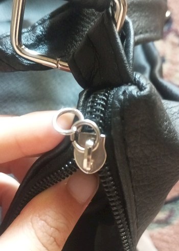 Siyah Deri Fermuarlı Kadın Çantası - Görsel 4