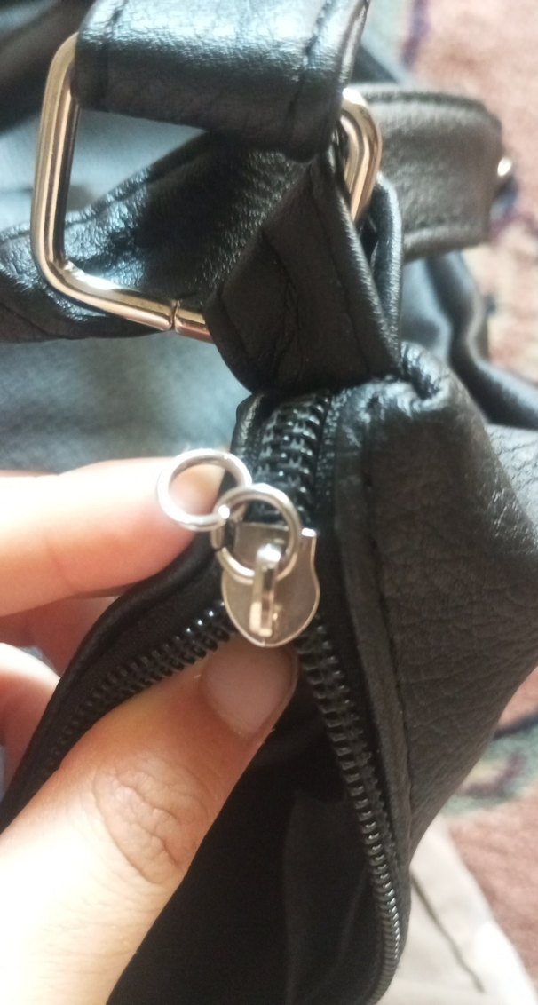 Siyah Deri Fermuarlı Kadın Çantası - Görsel 4