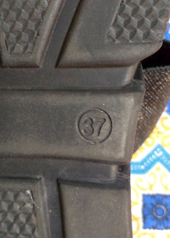 37 Beden Tokalı parlak siyah Kadın Dolgu Topuk Terlik