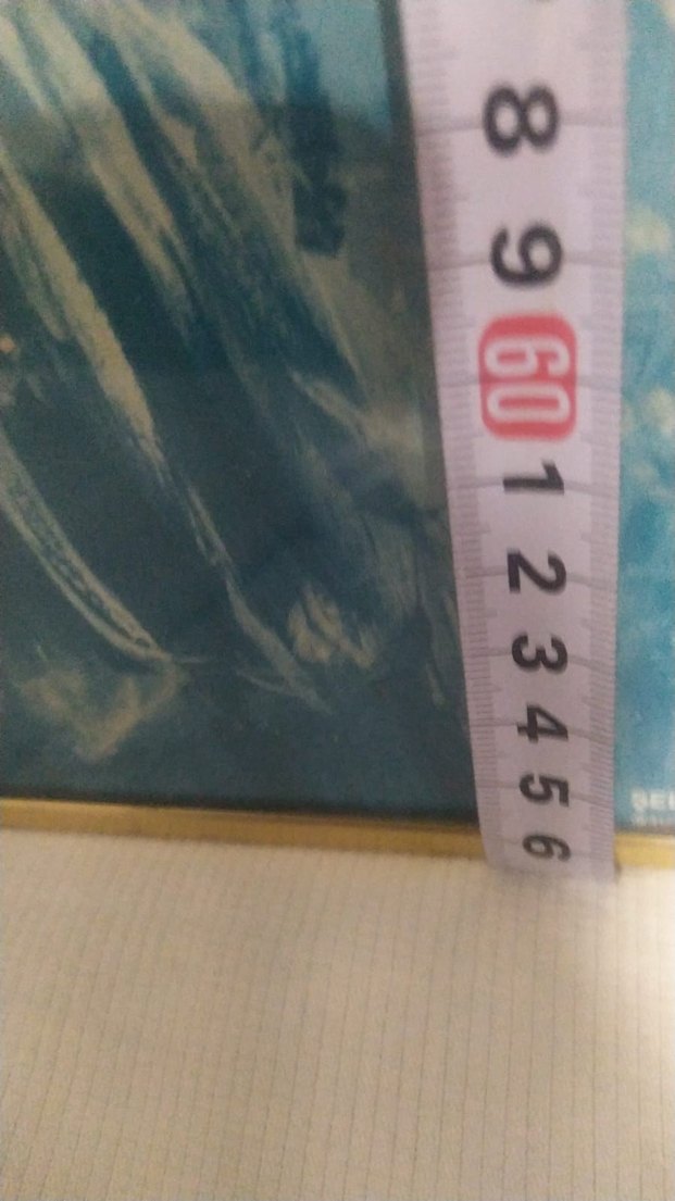 Karanlık Mavi Tonlarda Kadın Portresi cam tablo - Görsel 3