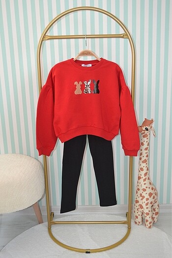 Crop model sweatshirt