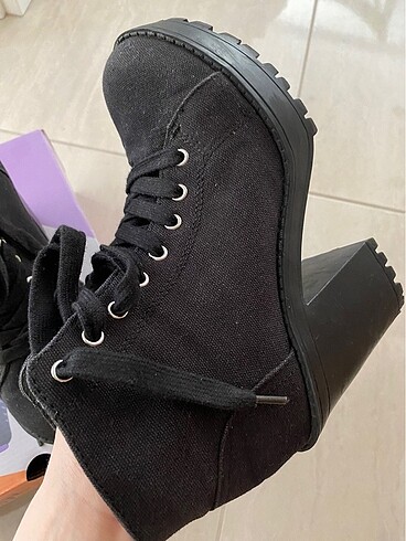 37 Beden siyah Renk H&M Bot