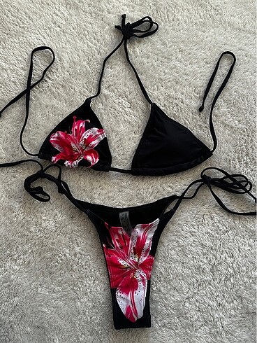 Çiçekli Siyah Bikini