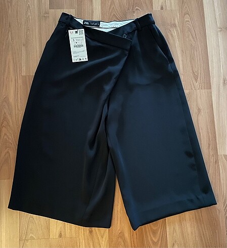Zara Zara siyah kruvaze bermuda