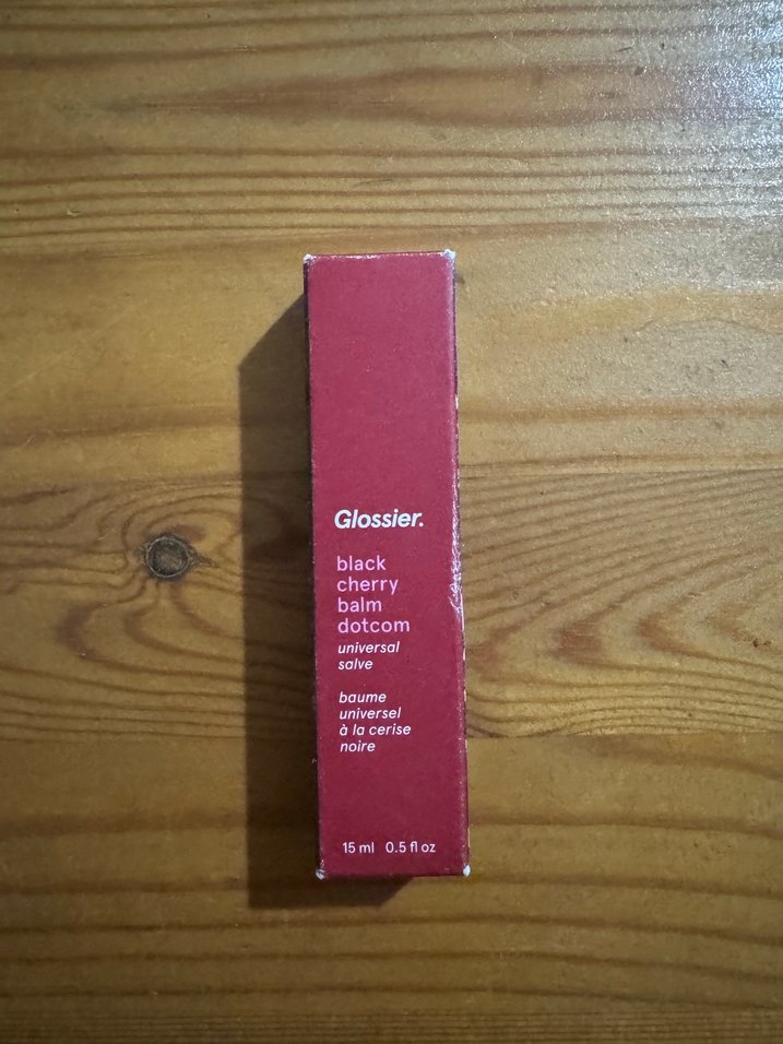 Glossier Black Cherry Lip Balm - Görsel 3