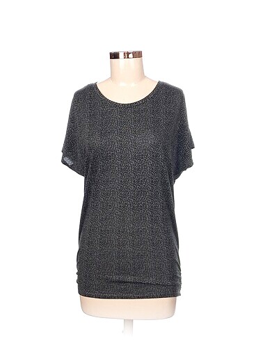 H&M T-shirt %70 İndirimli.