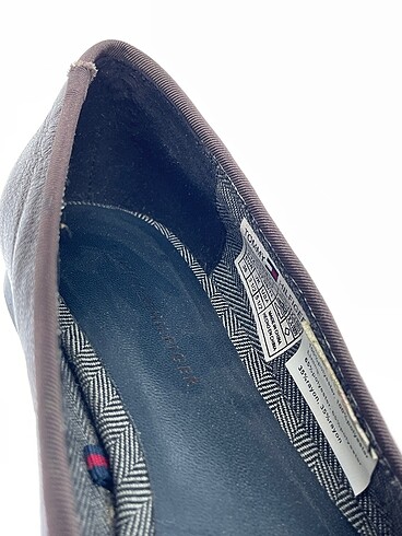 36 Beden kahverengi Renk Tommy Hilfiger Babet %70 İndirimli.
