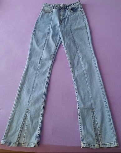 Likralı ön yırtmaçlı kot pantolon