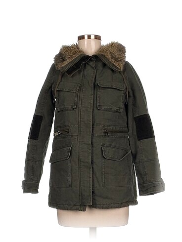 Bershka Mont %70 İndirimli.