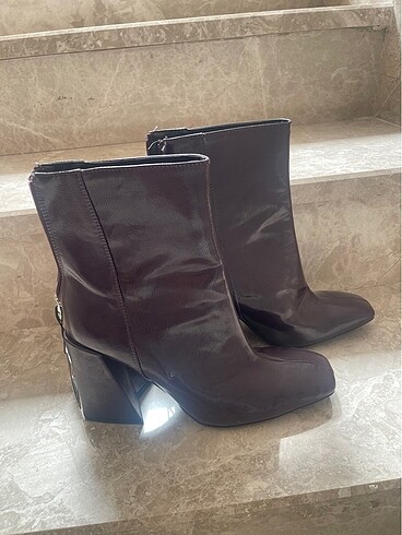 Zara Zara etiketli butİ