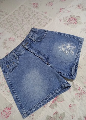 Nakışlı Mavi Denim Kız Şortu