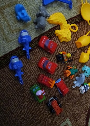 Renkli Çeşitli Aksiyon Figürleri Seti - Görsel 5