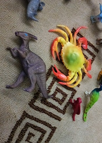 Çeşitli Renklerde Hayvan ve Dinozor Figürleri - Görsel 3