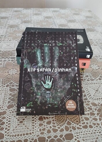 Elif Safak Pinhan 