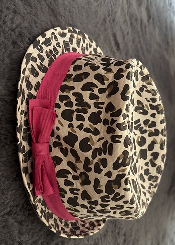Pembe Fiyonk Detaylı Leopar Desenli Kadın Şapka