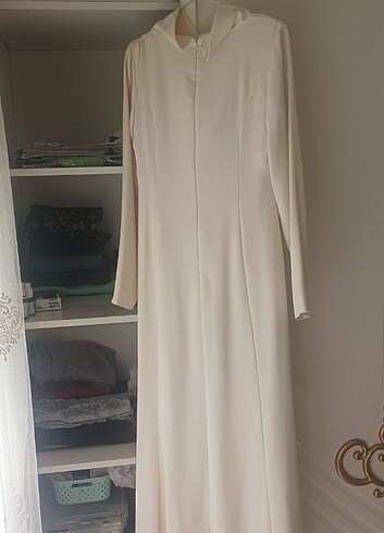 Ekru dantalli abiye elbise