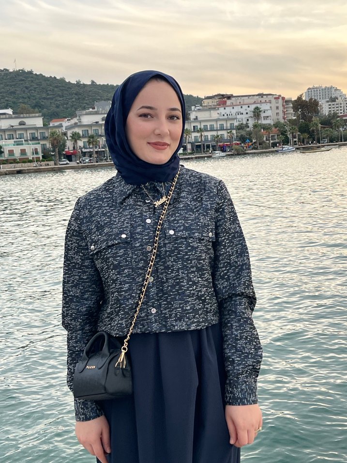 Lacivert etek üst takım 1 kere tek giydim çok güzel bir takım - Görsel 2