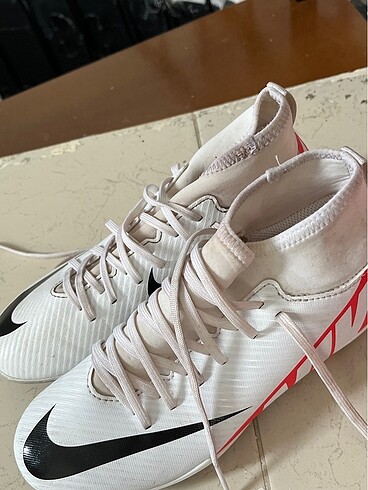 Nike beyaz sıyah kırmızı krampon