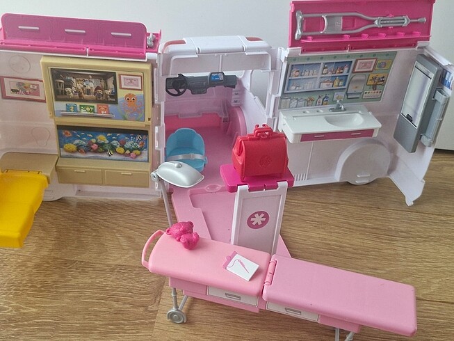  Beden Barbie Ambulans Oyuncak Doktor