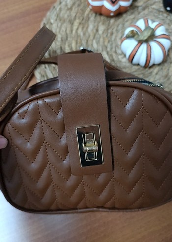 Zara Kahverengi Deri Tokalı Kadın Çanta