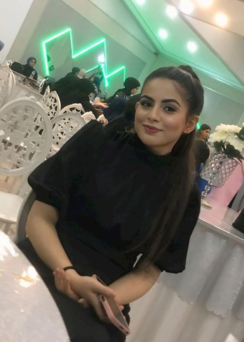 l Beden Yüksek Yakalı Siyah Saten Abiye