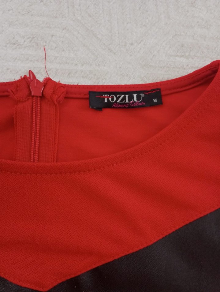 Kemer Detaylı Kırmızı Midi Elbise - Görsel 2