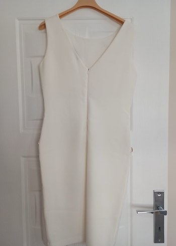 Düğmeli Kolsuz Beyaz Elbise - Görsel 3