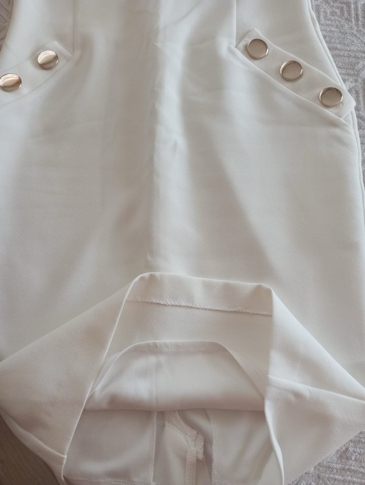 Düğmeli Kolsuz Beyaz Elbise - Görsel 4