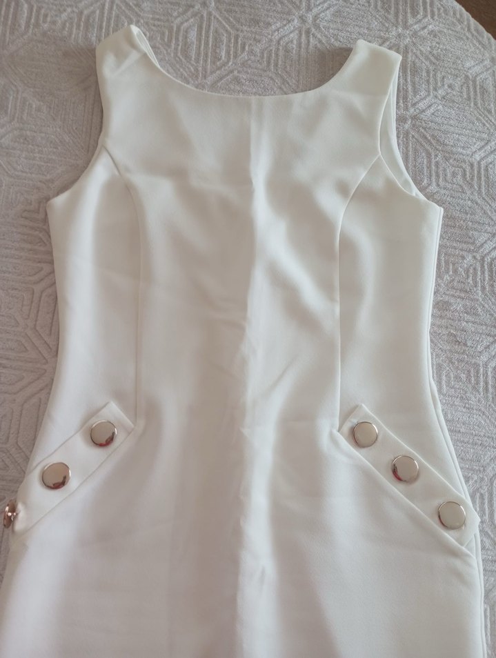 Düğmeli Kolsuz Beyaz Elbise - Görsel 2