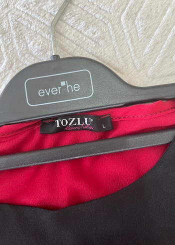 V Yaka Kırmızı Uzun Kollu Bluz - Görsel 3