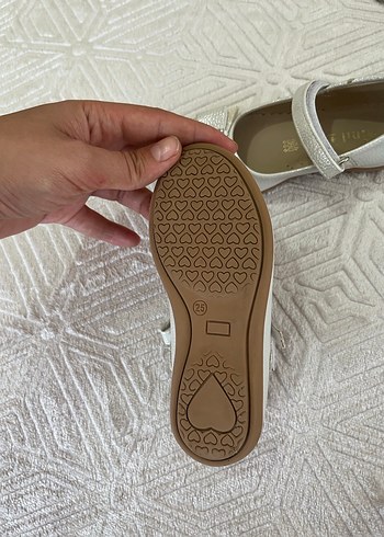 Kızlar için Beyaz Tokalı Bale Düz Ayakkabı - Görsel 2