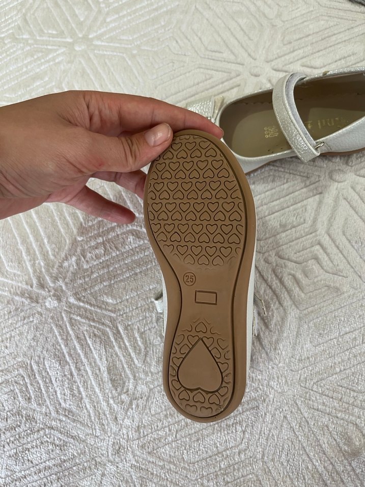 Kızlar için Beyaz Tokalı Bale Düz Ayakkabı - Görsel 2