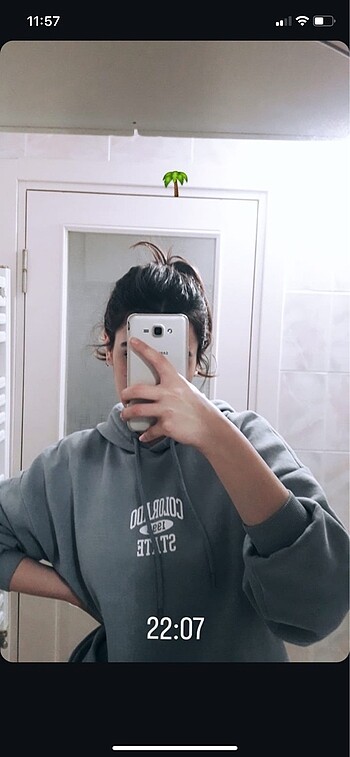 sweatshirt