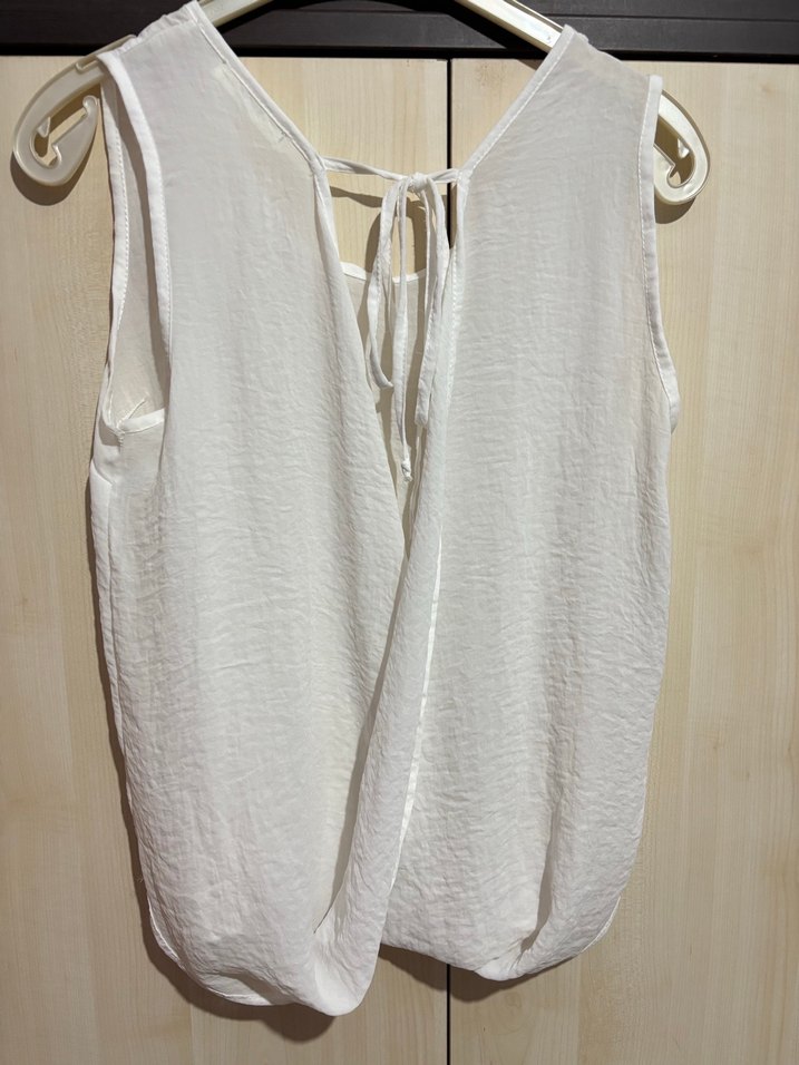 Kadın Kolsuz Beyaz Keten Bluz - Görsel 3