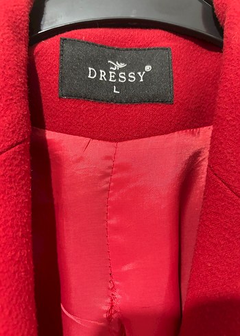 Kırmızı Düğmeli Kadın Kaban - Görsel 3