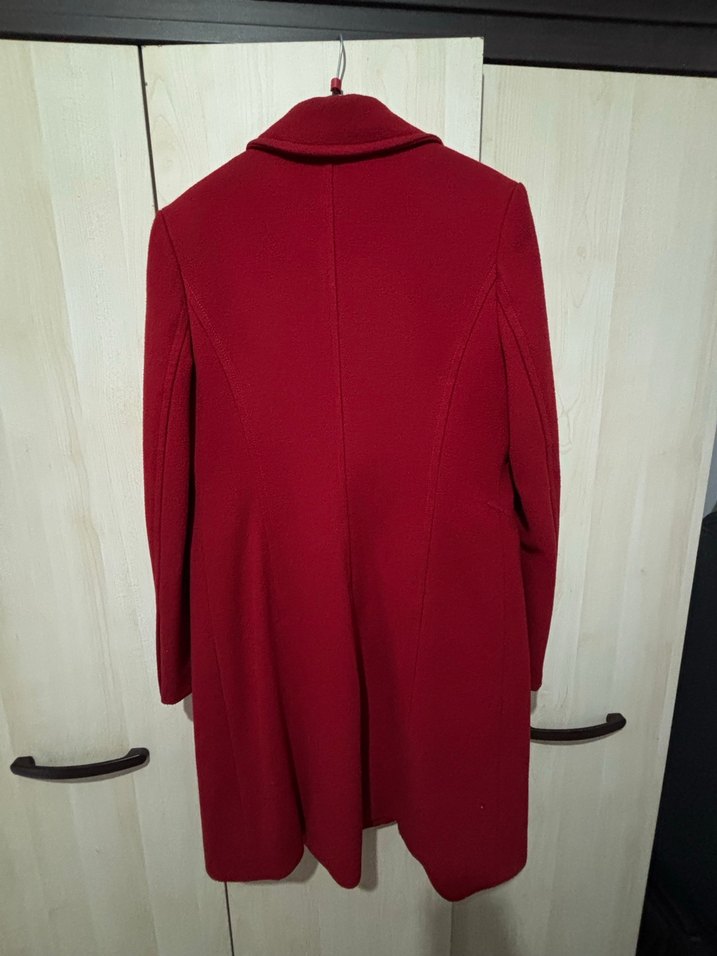 Kırmızı Düğmeli Kadın Kaban - Görsel 4