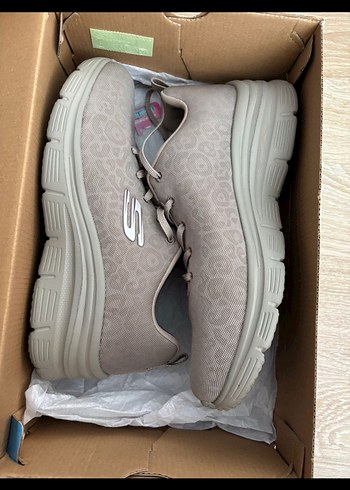 38,5 Beden Skechers Bej Kadın Süet Bağcıklı Dolgu Topuk Spor Ayakkabı