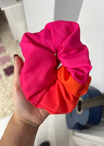 Renkli İpek Görünümlü Lastikli Toka - Görsel 2